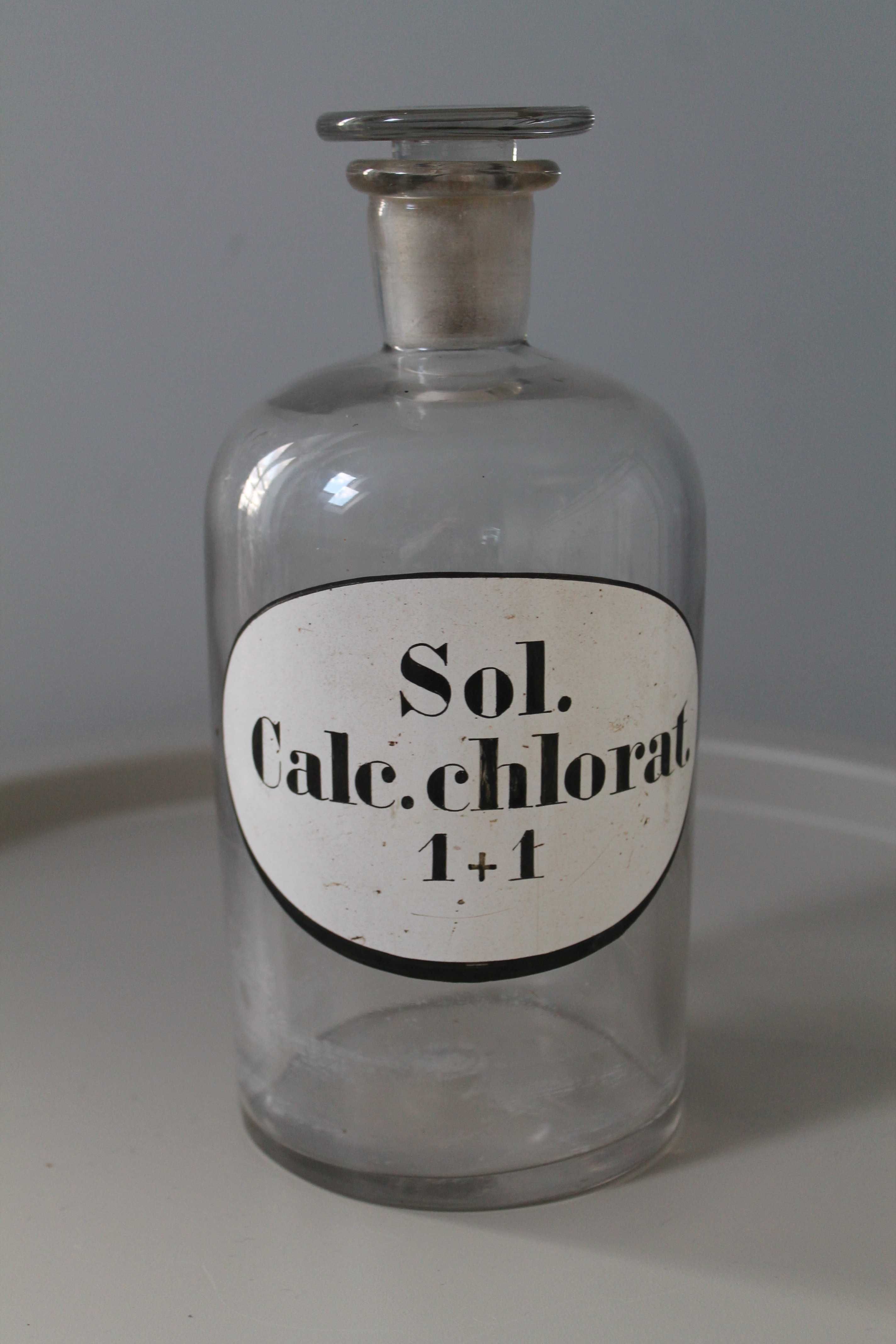 Zabytkowa butelka apteczna Sol. Calc. chlorat. - 22 cm