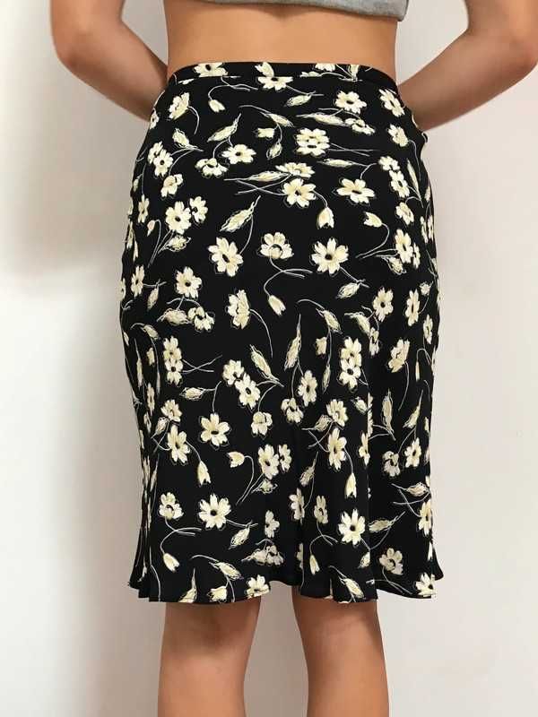 Saia com estampado floral (Cacharel)