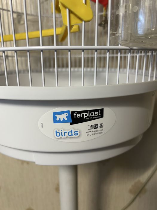 Продам італійську клітку для папуг Ferplast Regina з підставкою