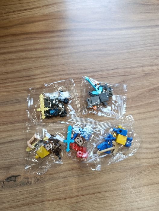 Klocki magnetyczne Minecraft 140szt. + 5 figurek ludziki