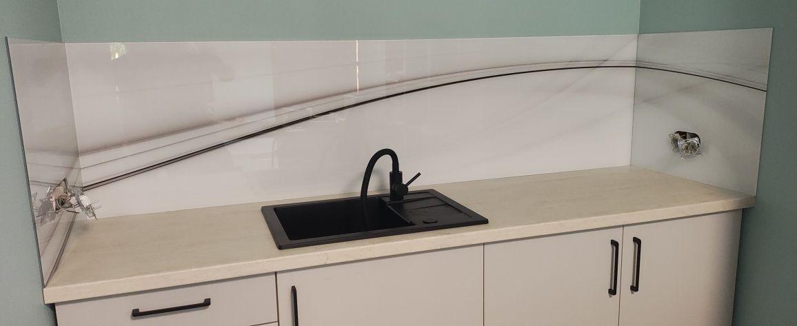Panele szklane laminowane