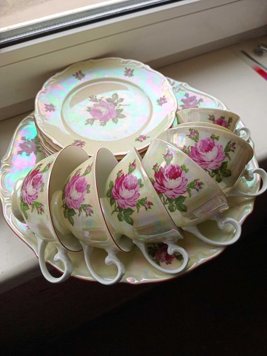 Чайно-кавовий сервіз Мадона-"Троянди" і столовий "Польові квіти"