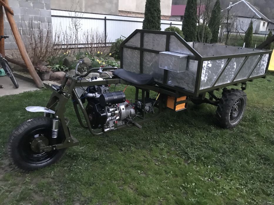 Грузовий трицикл, не трактор
