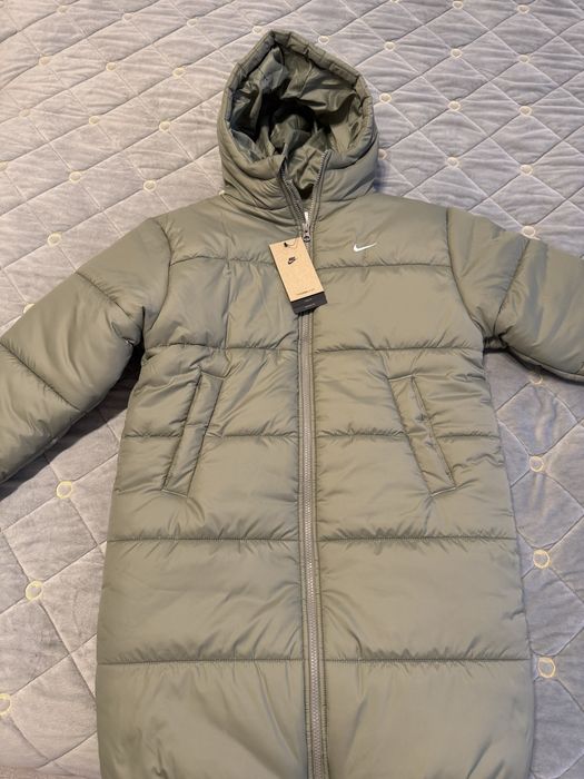 НОВА зимова куртка Nike