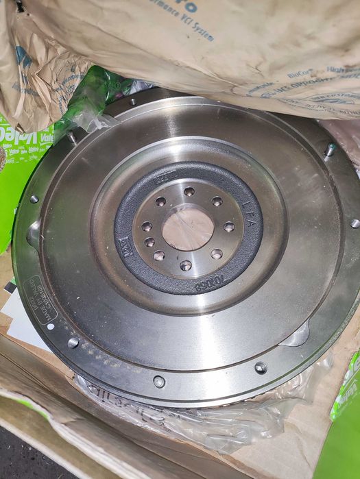 Комплект зчеплення вижимним та маховиком VALEO 845132 (FORD VOLVO)