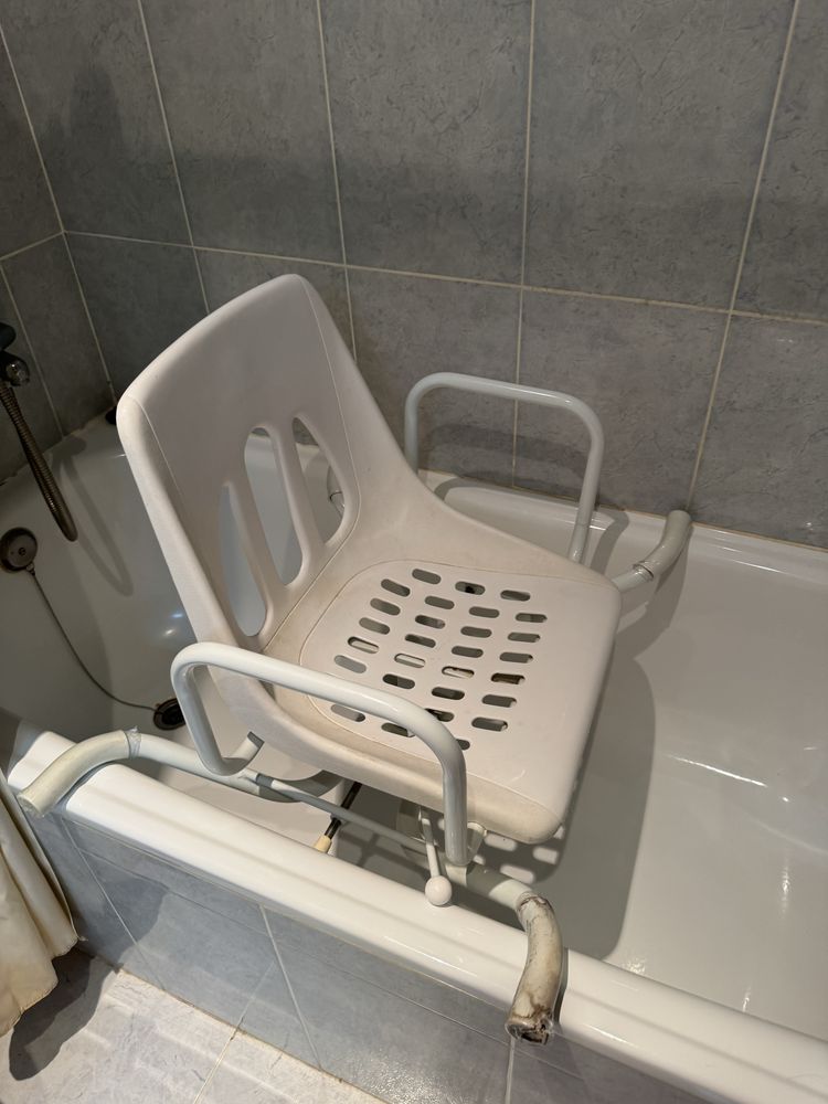 Cadeira de vanho giratoria