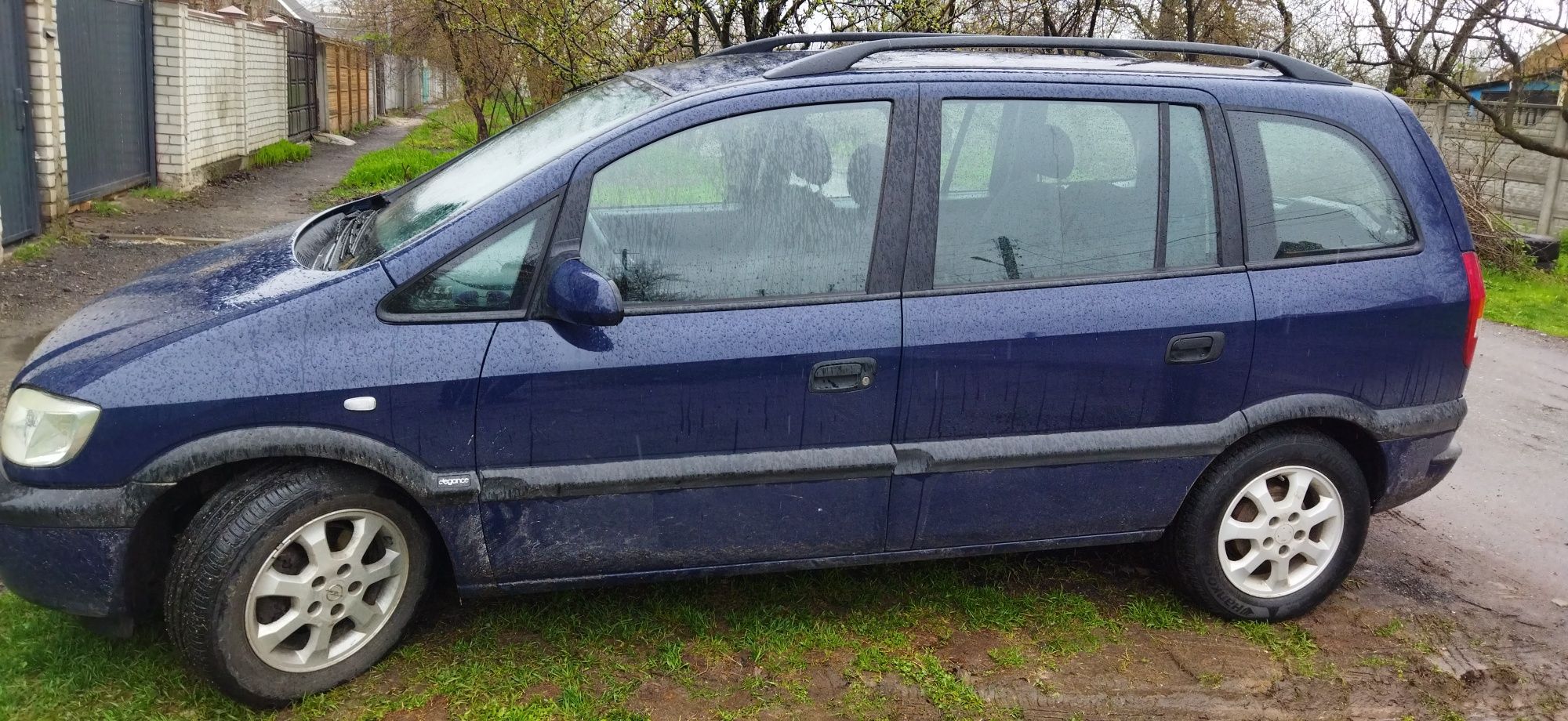 Продам свой Opel Zafira A Зафира 2002, 1.6 бенз, торг