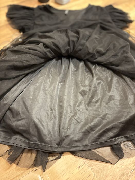 Платье нарядное, пышное, размер S, состояние идеальное.