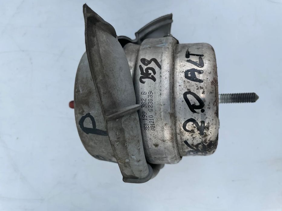 Poduszka silnika Audi A4 B6 2.0 ALT 8E0199382B