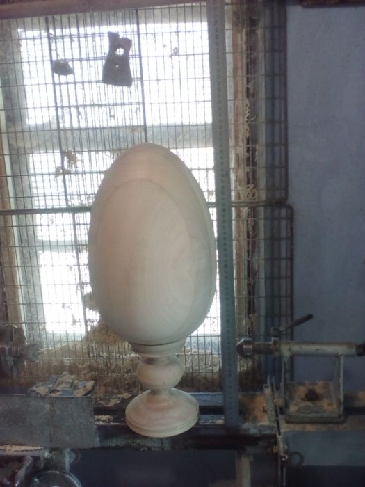 деревянное яйцо большого размера с подставкой до 55см