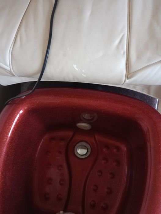 Fotel do pedicure z funkcją masażu