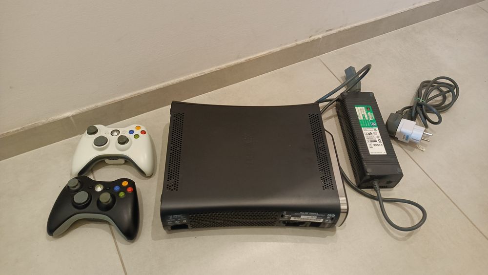 XBOX 360 Konsola + 2x Pad 120GB HDD