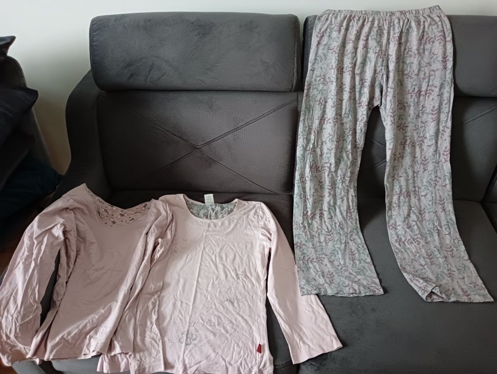 Dwie koszulki i spodnie od piżamy