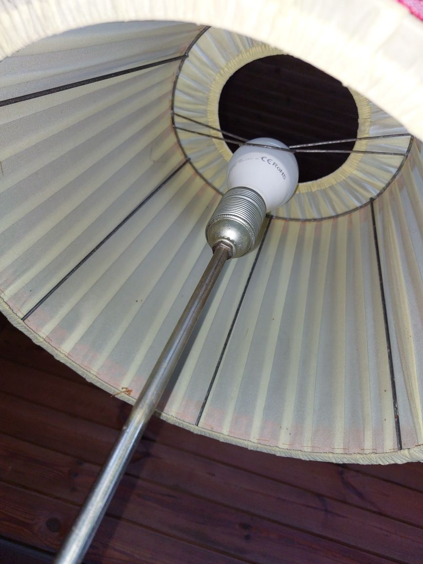 Lampa stojąca, abażur, stolik