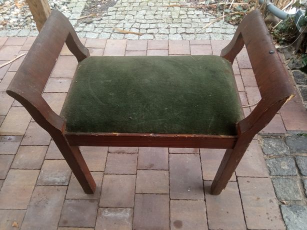 Stare krzesło z oparciami