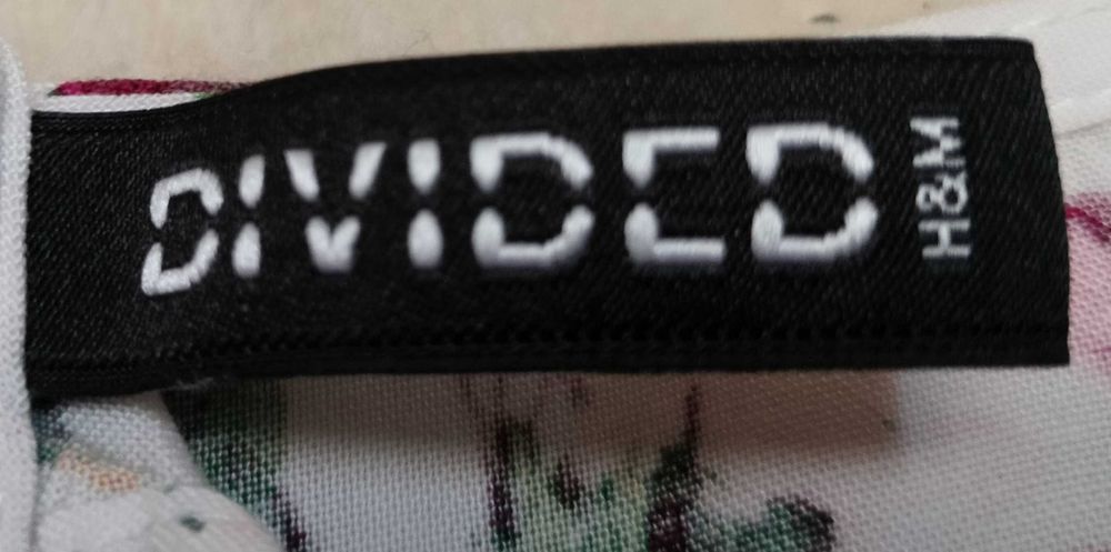 Biała sukienka diwided