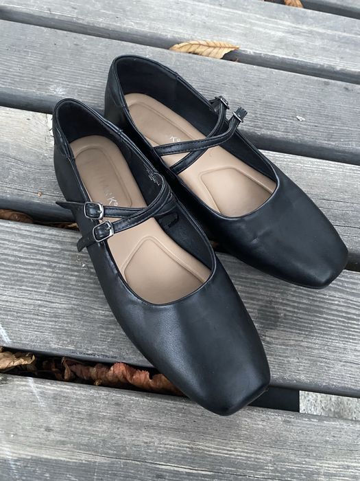 Стильні балетки з ремінцями Primark