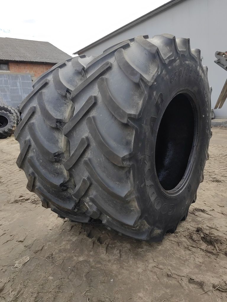 Opony Good year 650/85r38 Komplet