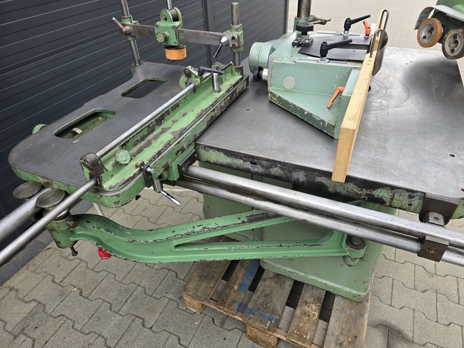 Frezarka dolnowrzecionowa z wózkiem bauerle