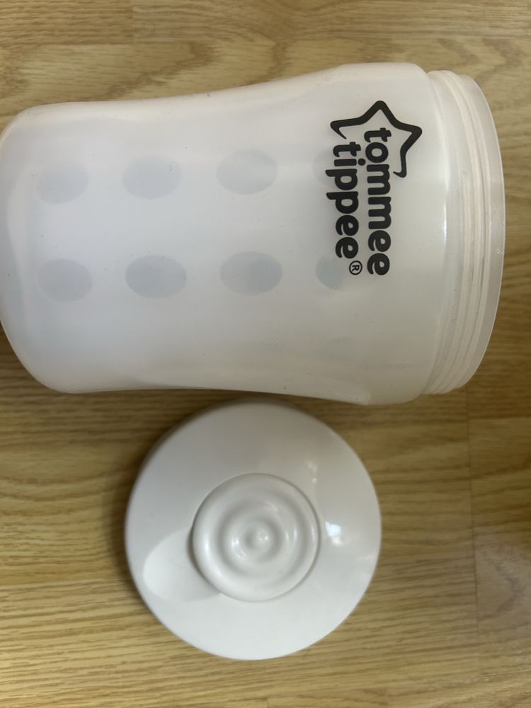 Kit Tommee Tippee.
