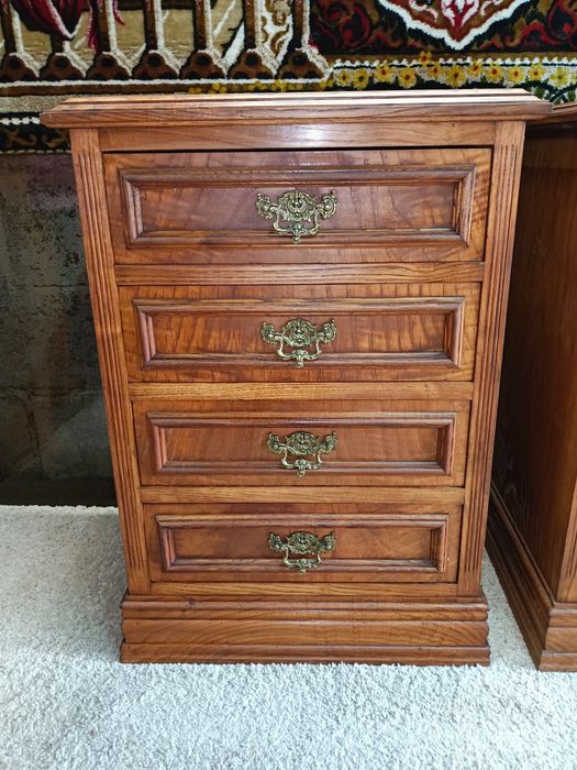 Mobiliário Quarto de casal vintage, cama, comoda com espelho e duas me