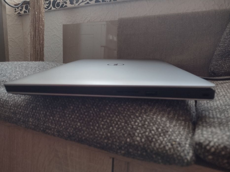 Шикарний тонкорамочний Dell Precision