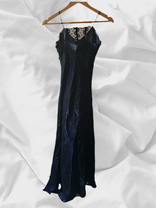 Czarująca długa sukienka z koronką | wieczorowa / na randkę