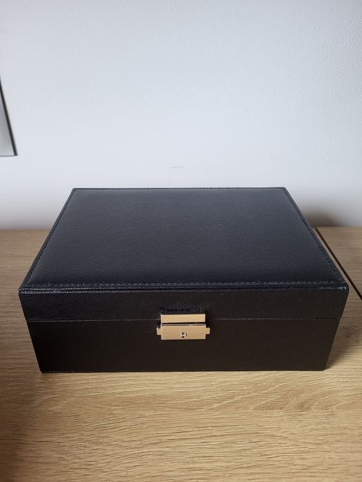 Szkatułka, kuferek na biżuterię