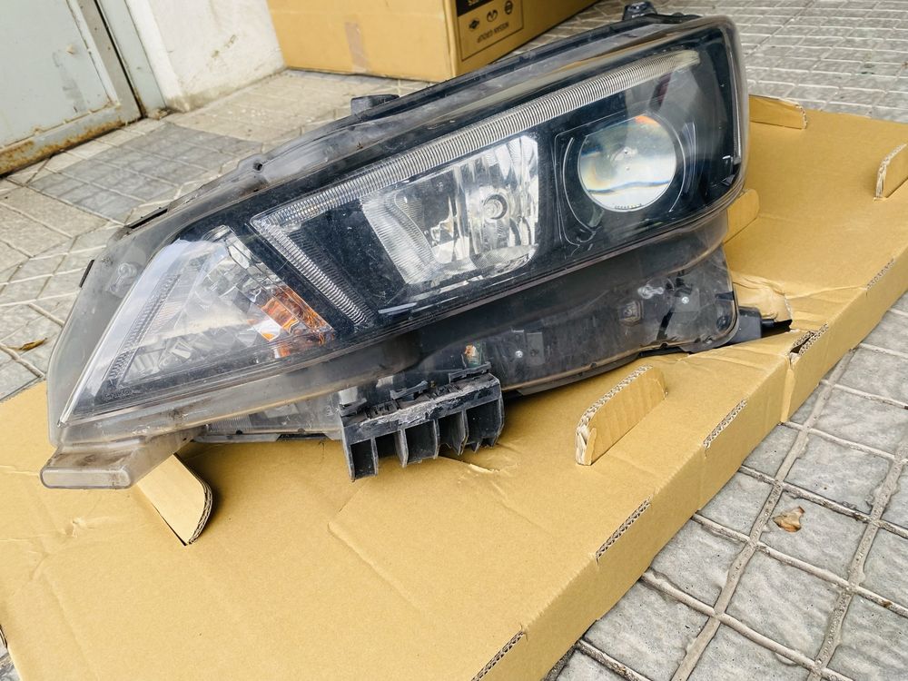 Farol NISSAN LEAF para peças- lado esquerdo