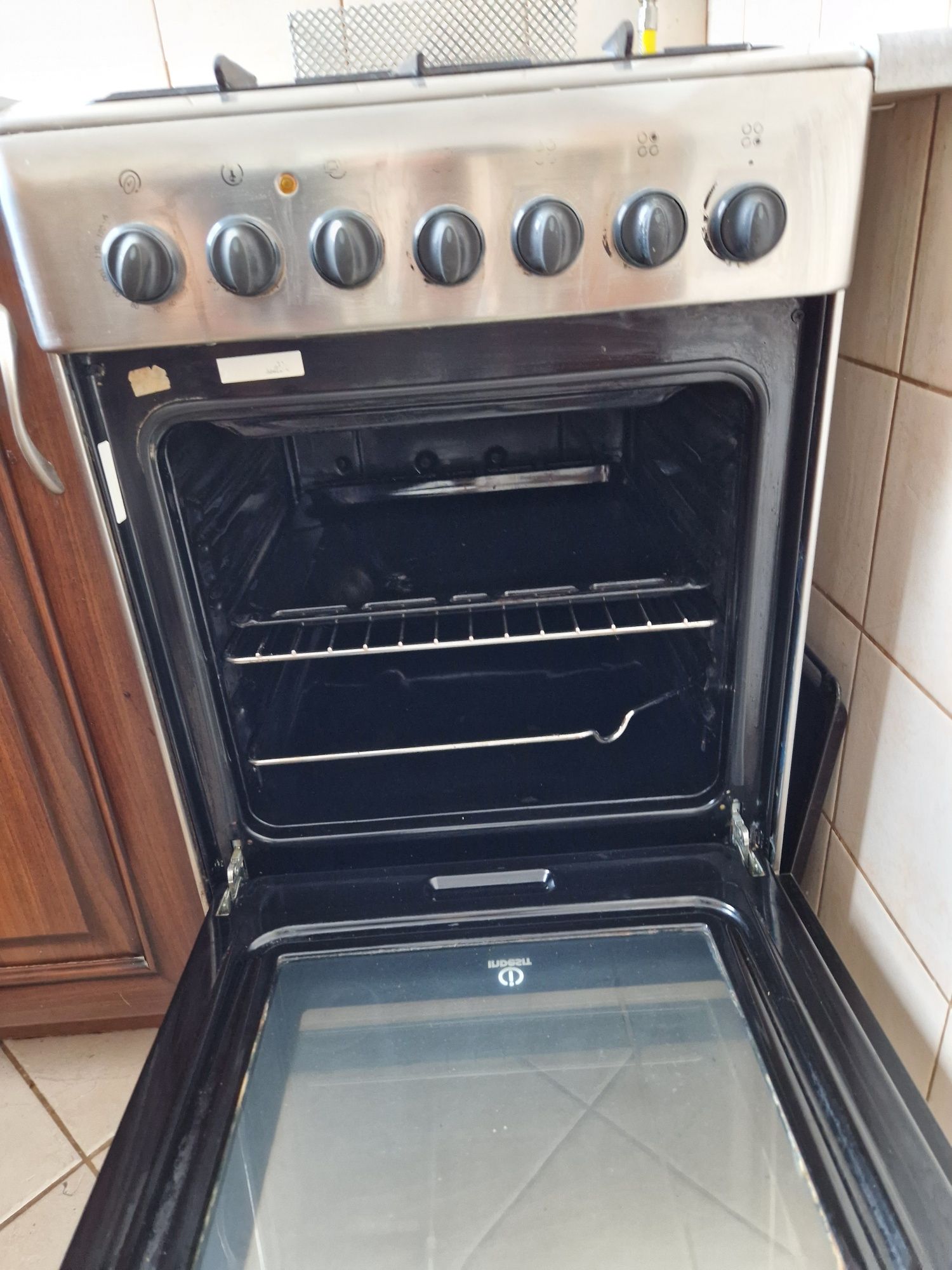 Kuchenka gazowa z piekarnikiem
