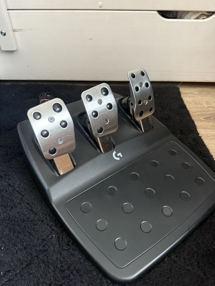 Logitech G923 + shifter PS4/PS5 W dobrym stanie