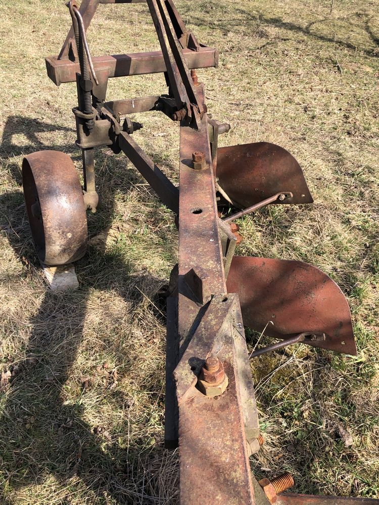 Продам  плуг 3 корпусний