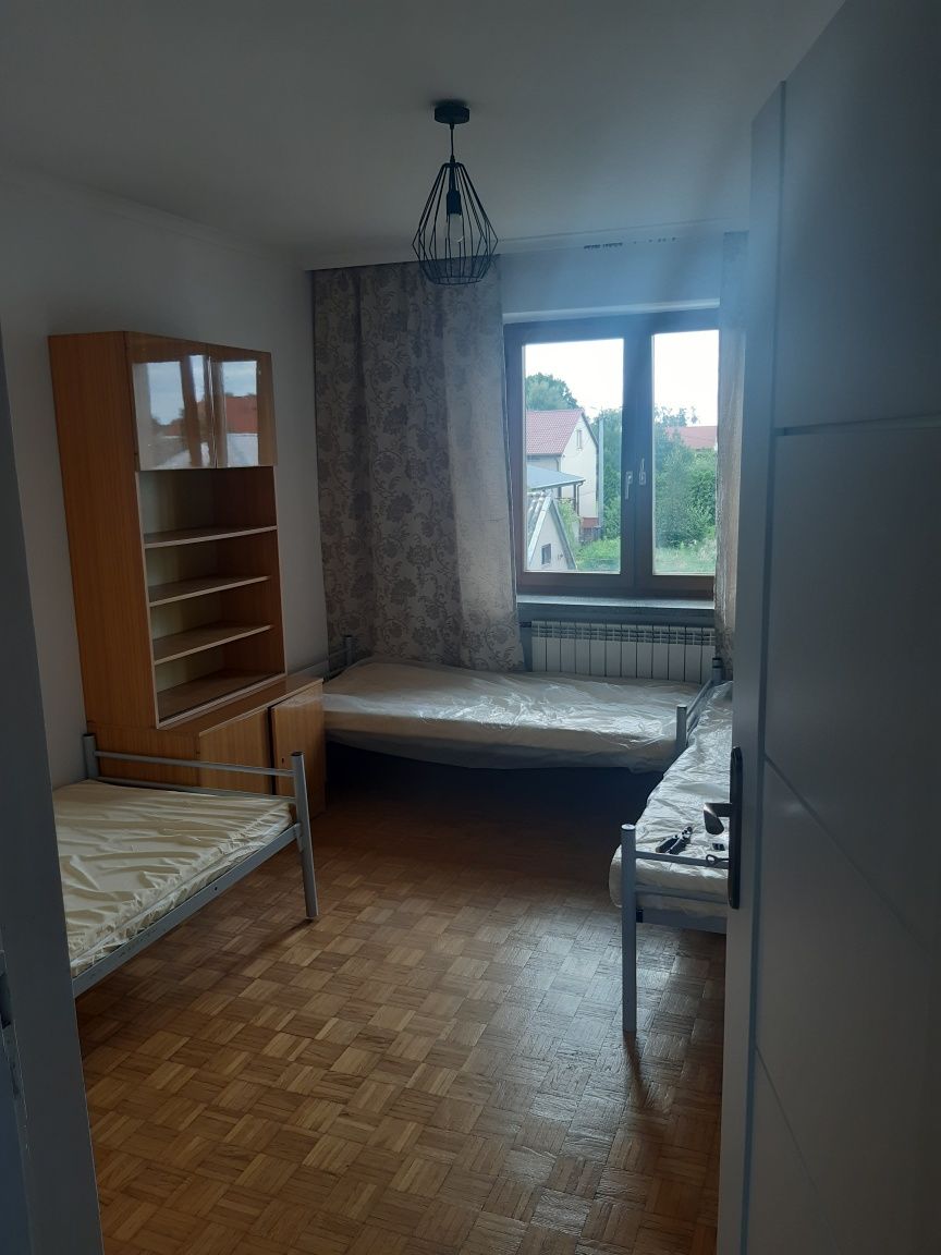 Kwatery noclegi hostel tanie nocowanie Tłuszcz blisko PKP