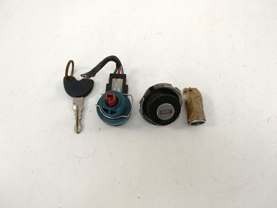 PIAGGIO TYPHOON 50 2T STACYJKA  KLUCZYK  WKŁADKA ZAMKA  KOSTKA