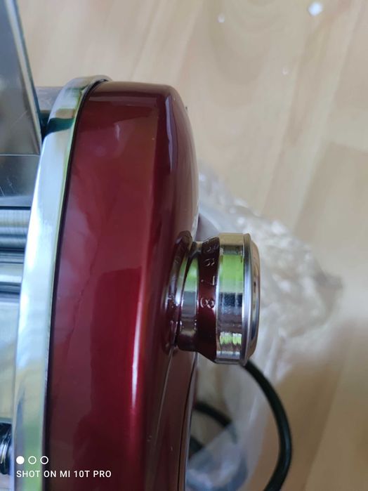 Elektryczna maszynka do robienia makaronu