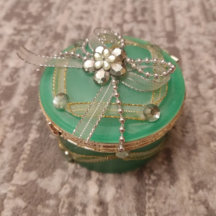 Szklana szkatułka z lusterkiem