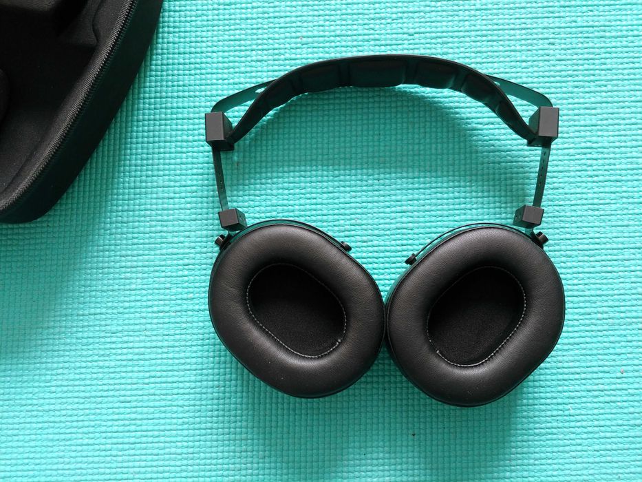 Monolith M565C закриті з кейсом та кабелем, робоче одне вухо, AS IS !