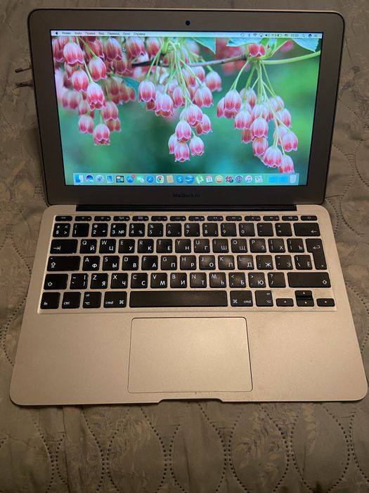 Продам Macbook Air 11” 2012 года