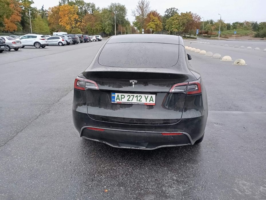 Tesla Y Long Range Motor 2021 год черная