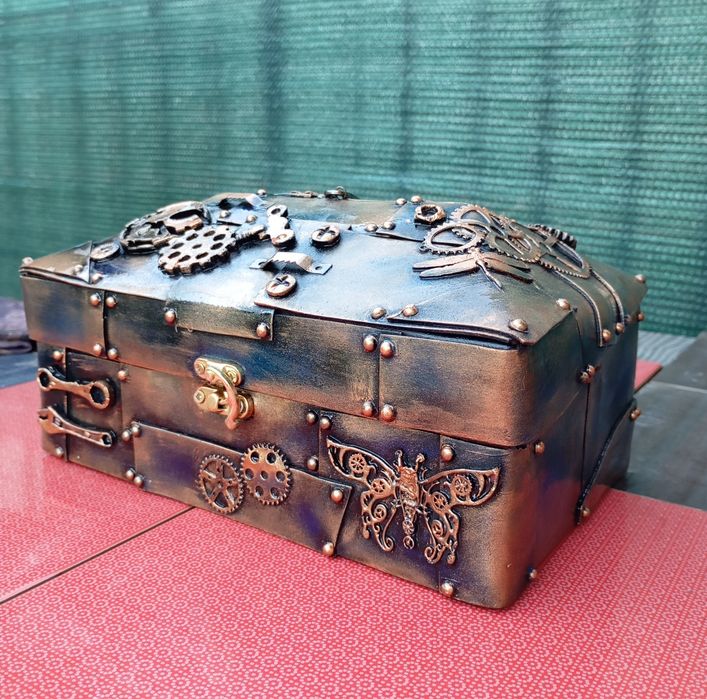 Скринька ручної роботи