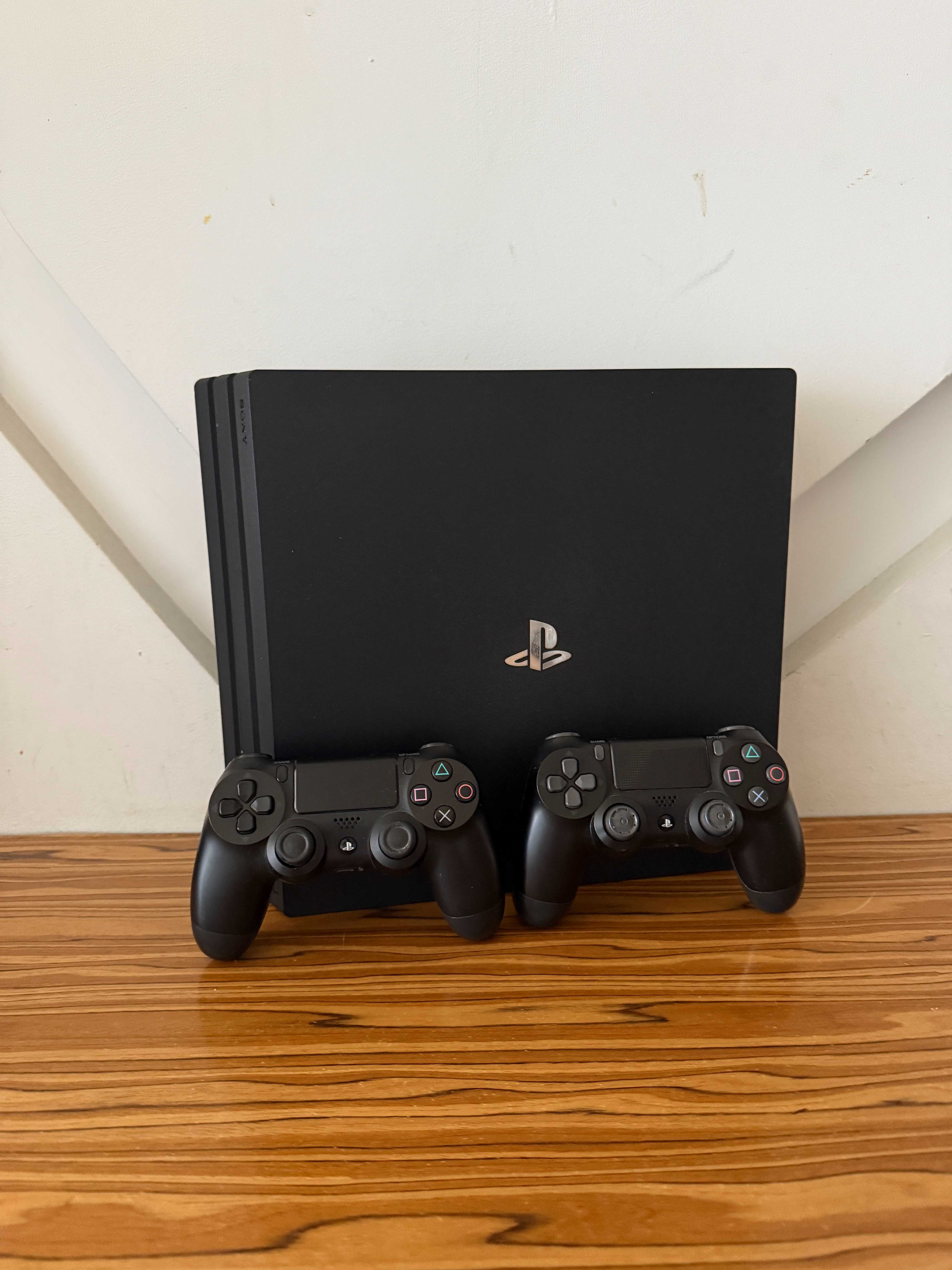 [PS4] Konsola PlayStation 4 Pro 1TB + 2 Pady + Gry