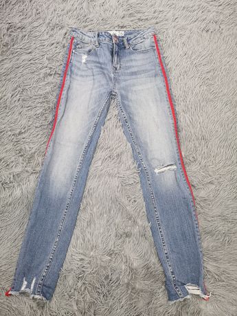 Spodnie jeansowe z czerwonym lampasem
