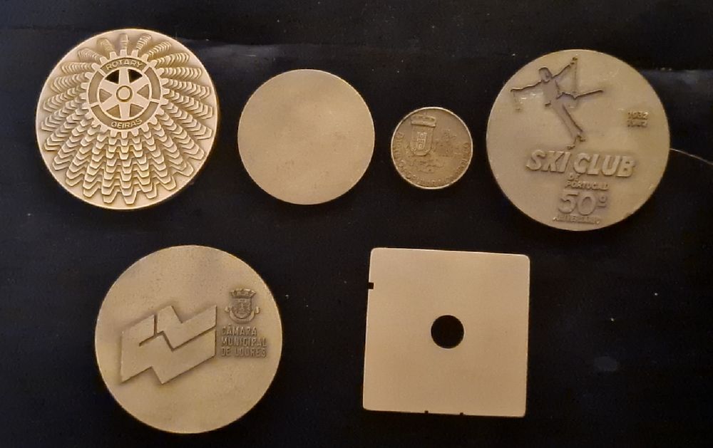 Medalhas comemorativas antigas em bronze