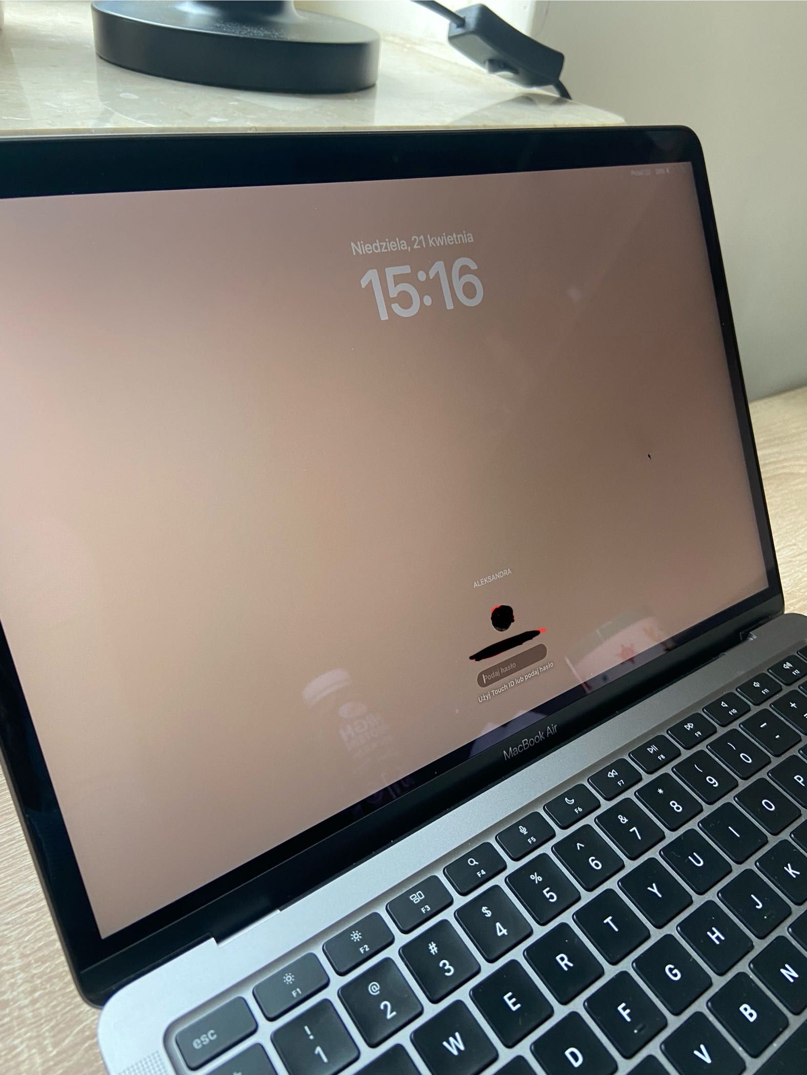 MacBook Air 13.3" Retina M1 16GB RAM 512GB SSD Gwiezdna szarość