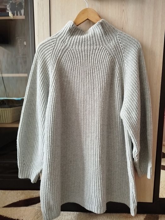 В'язане плаття сірого коліру