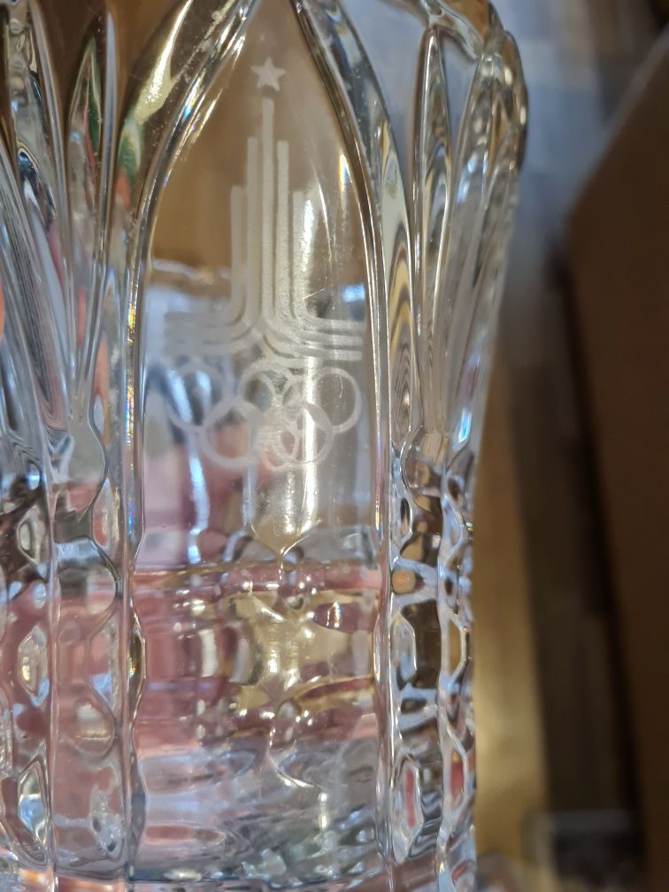 Кришталева  ваза з олімпійською гравіровкою