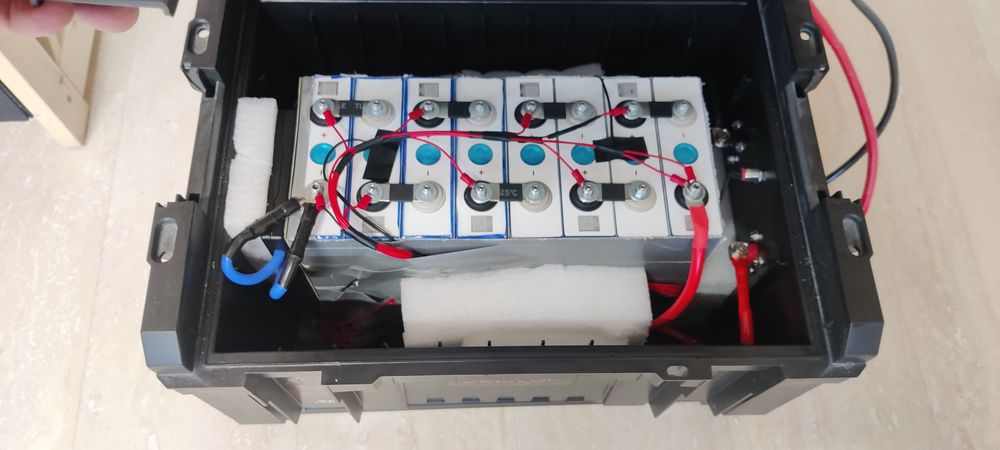 Сонячний інвертор + Lifpo4 8s