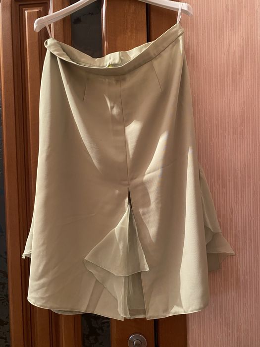 Костюм с вышивкой