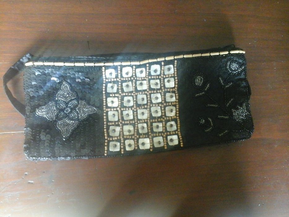 Pochete preta em cetim