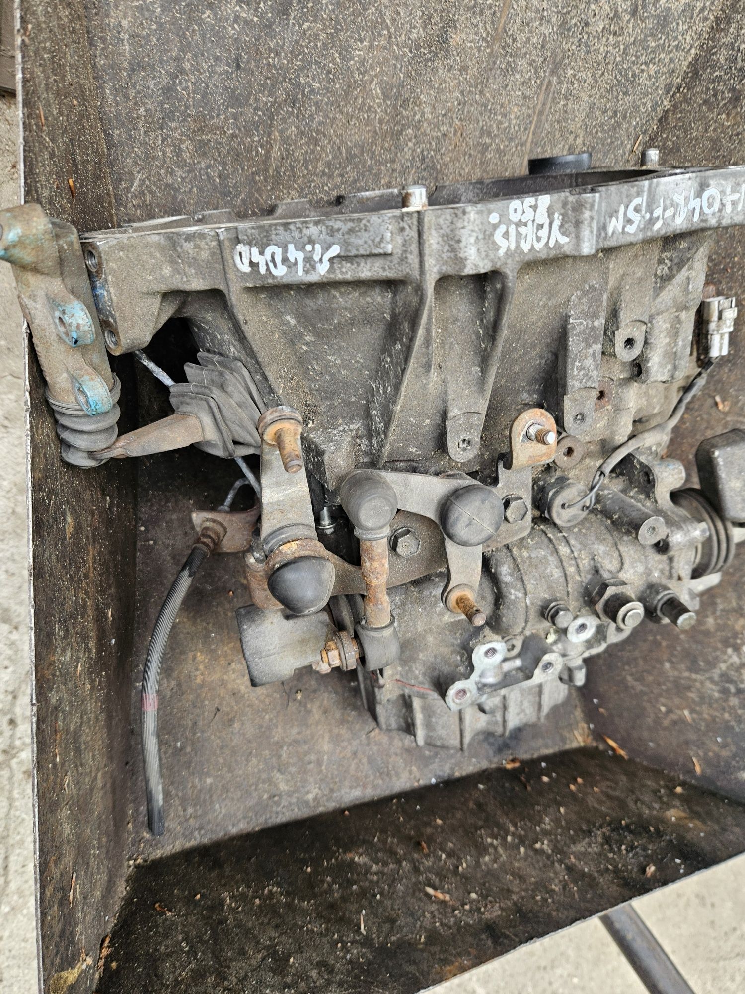 Skrzynia biegów manualna 5 biegowa toyota Yaris 1.4d 2006r